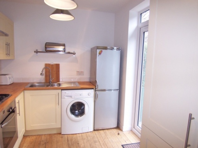  Image of 2 bedroom Flat to rent in Colinton Mains Road Edinburgh EH13 at Colinton Edinburgh Edinburgh, EH13 9BS