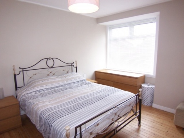  Image of 2 bedroom Flat to rent in Colinton Mains Road Edinburgh EH13 at Colinton Edinburgh Edinburgh, EH13 9BS