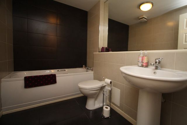  Image of 2 bedroom Flat to rent in Colonsay View Edinburgh EH5 at Granton Edinburgh Edinburgh, EH5 1FH