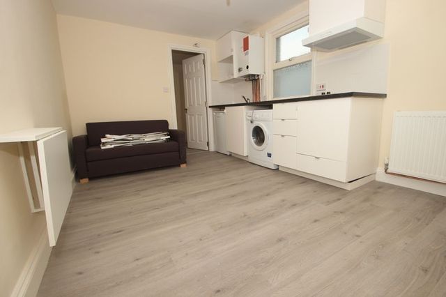  Image of 1 bedroom Flat to rent in Colworth Road London E11 at Colworth Road  London, E11 1JD