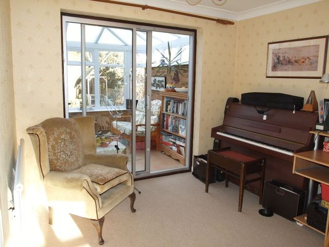  Image of 4 bedroom Detached house for sale in Compton Close Loughborough LE11 at Compton Close  Loughborough, LE11 3SF