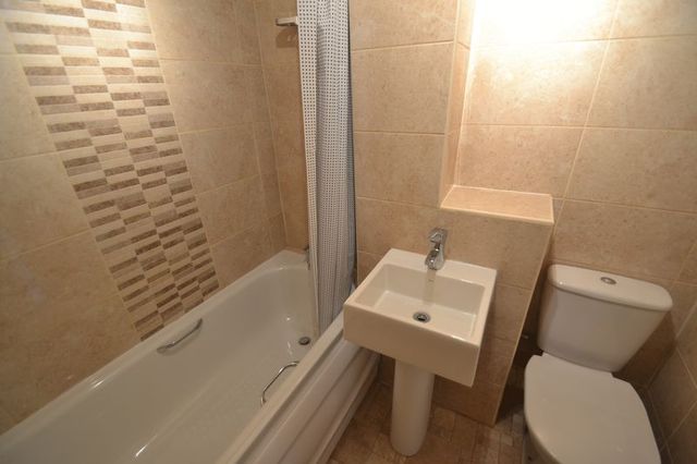  Image of 1 bedroom Flat to rent in Coopers Close Dagenham RM10 at Coopers Close  Dagenham, RM10 8TS