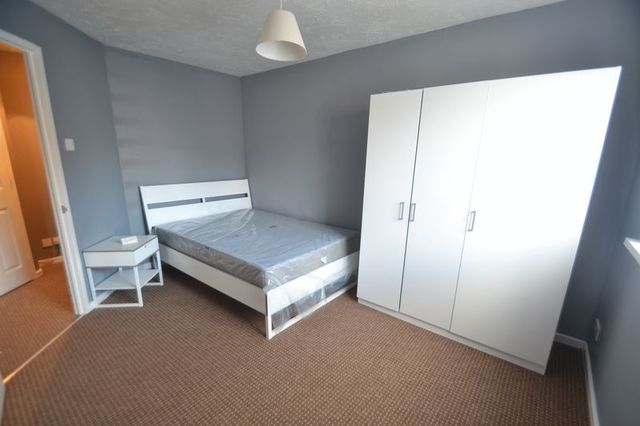  Image of 1 bedroom Flat to rent in Coopers Close Dagenham RM10 at Coopers Close  Dagenham, RM10 8TS