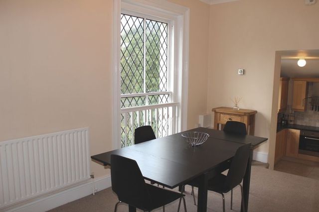  Image of 2 bedroom Flat to rent in Coopers Hill Lane Englefield Green Egham TW20 at Coopers Hill Lane Englefield Green Egham, TW20 0JY