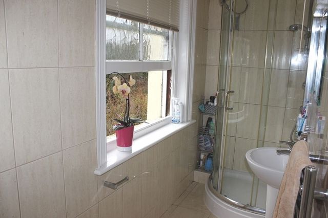  Image of 2 bedroom Flat to rent in Coopers Hill Lane Englefield Green Egham TW20 at Coopers Hill Lane Englefield Green Egham, TW20 0JY