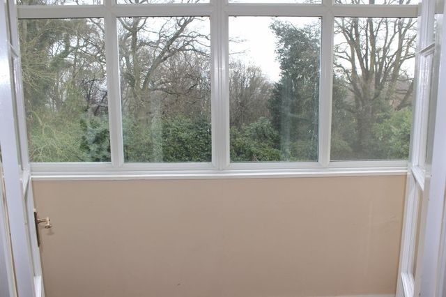  Image of 2 bedroom Flat to rent in Coopers Hill Lane Englefield Green Egham TW20 at Coopers Hill Lane Englefield Green Egham, TW20 0JY