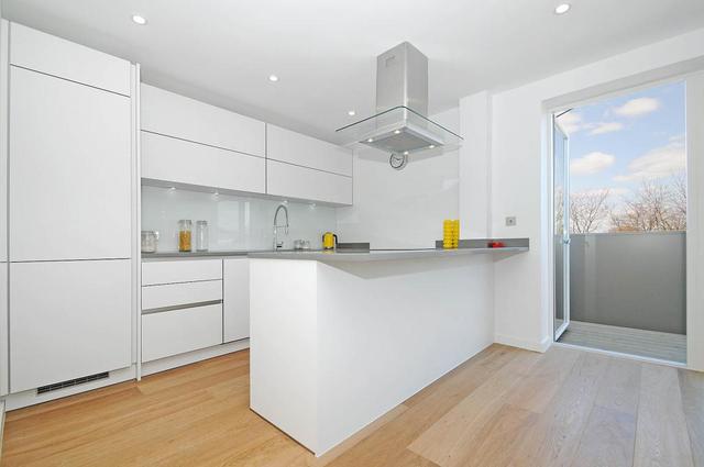  Image of 2 bedroom Flat to rent in Copenhagen Street London N1 at London  Barnsbury, N1 0JN