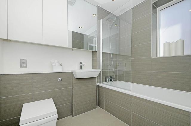  Image of 2 bedroom Flat to rent in Copenhagen Street London N1 at London  Barnsbury, N1 0JN