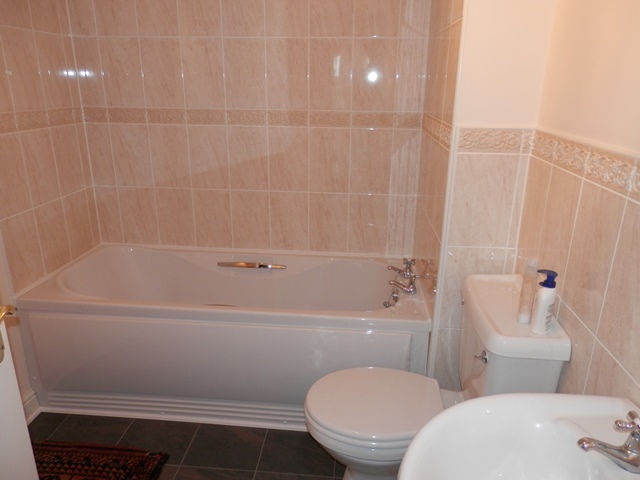  Image of 2 bedroom Flat to rent in Cornhill Road Perth PH1 at Perth Perthshire Perthshire, PH1 1LR