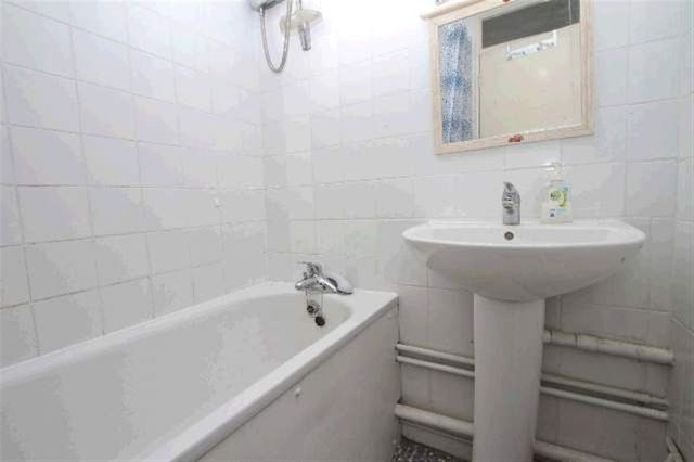  Image of 2 bedroom Property to rent in Cowen Avenue South Harrow Harrow HA2 at Cowen Avenue Harrow Harrow, HA2 0LU