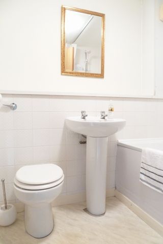  Image of 1 bedroom Flat to rent in Craighouse Gardens Edinburgh EH10 at Morningside Edinburgh Edinburgh, EH10 5TZ
