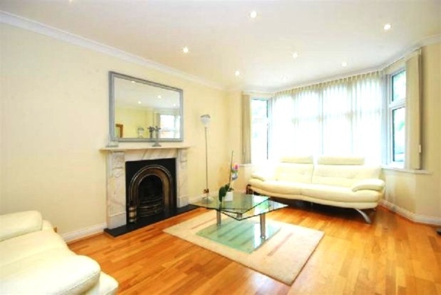  Image of 6 bedroom Detached house for sale in Cranbourne Gardens London NW11 at TEMPLE FORTUNE  London, NW11 0HU