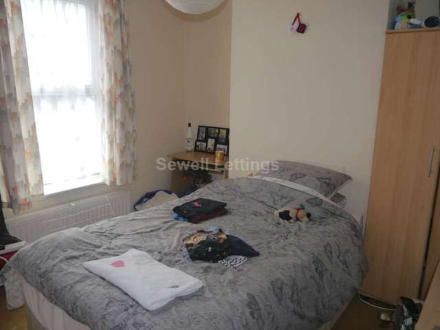  Image of 3 bedroom Detached house to rent in Crescent Road Earley Reading RG1 at Crescent Road  Reading, RG1 5SP