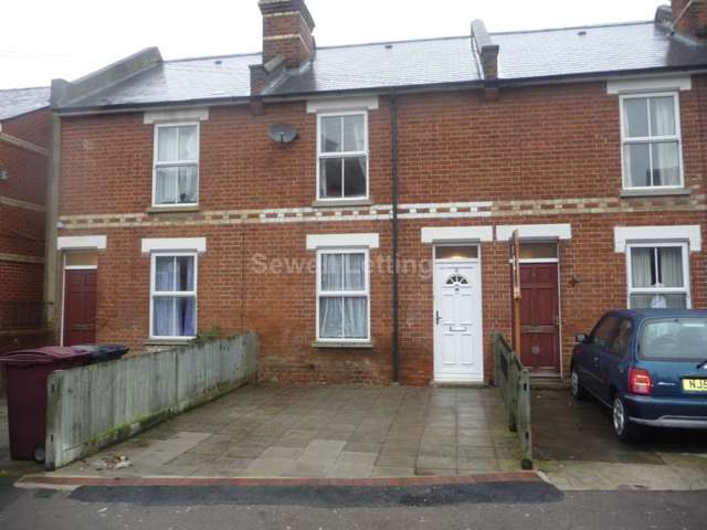  Image of 3 bedroom Detached house to rent in Crescent Road Earley Reading RG1 at Crescent Road  Reading, RG1 5SP