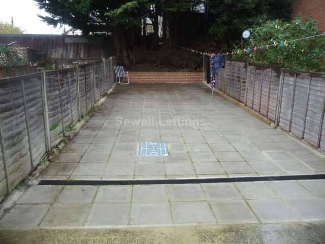  Image of 3 bedroom Detached house to rent in Crescent Road Earley Reading RG1 at Crescent Road  Reading, RG1 5SP