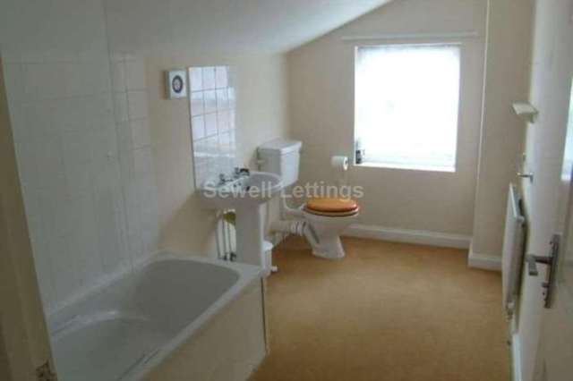  Image of 3 bedroom Detached house to rent in Crescent Road Earley Reading RG1 at Crescent Road  Reading, RG1 5SP