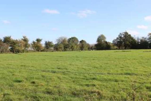  Image of 4 bedroom Bungalow to rent in Crimp Hill Road Old Windsor Windsor SL4 at Crimp Hill Road Old Windsor Windsor, SL4 2HL