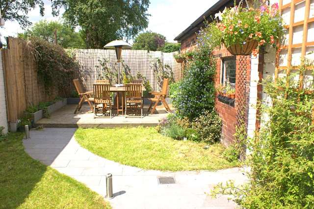  Image of 3 bedroom Semi-Detached house to rent in Cross Lane Newton-Le-Willows WA12 at Cross Lane  Newton Le Willows, WA12 9QA