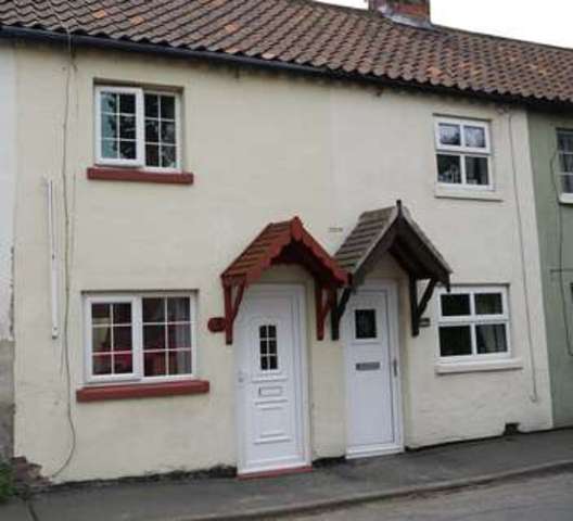  Image of 2 bedroom Cottage for sale in Cross Street Garthorpe Scunthorpe DN17 at Garthorpe North Lincolnshire, DN17 4SD