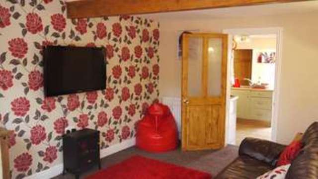  Image of 2 bedroom Cottage for sale in Cross Street Garthorpe Scunthorpe DN17 at Garthorpe North Lincolnshire, DN17 4SD