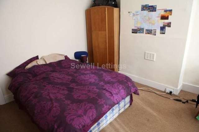  Image of 5 bedroom Detached house to rent in Culver Road Earley Reading RG6 at Culver Road  Reading, RG6 1QA