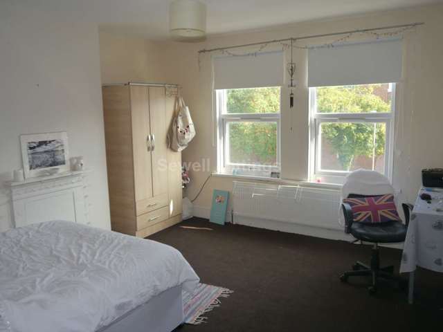  Image of 5 bedroom Detached house to rent in Culver Road Earley Reading RG6 at Culver Road  Reading, RG6 1QA
