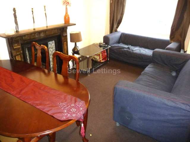  Image of 5 bedroom Detached house to rent in Culver Road Earley Reading RG6 at Culver Road  Reading, RG6 1QA