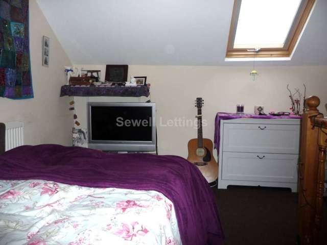  Image of 5 bedroom Detached house to rent in Culver Road Earley Reading RG6 at Culver Road  Reading, RG6 1QA