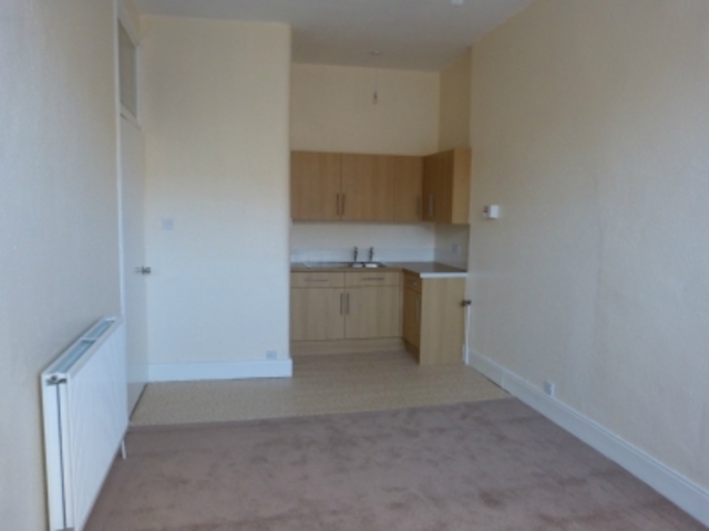  Image of 2 bedroom Flat to rent in Cumming Drive Glasgow G42 at Mount Florida Glasgow Glasgow, G42 9BW