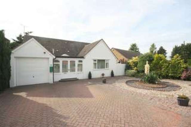  Image of 3 bedroom Bungalow for sale in Dale Avenue Stratford-upon-Avon CV37 at Dale Avenue  Warks, CV37 7EW