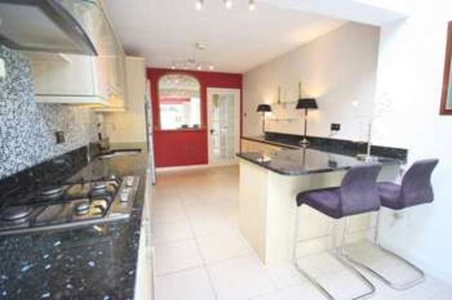  Image of 3 bedroom Bungalow for sale in Dale Avenue Stratford-upon-Avon CV37 at Dale Avenue  Warks, CV37 7EW