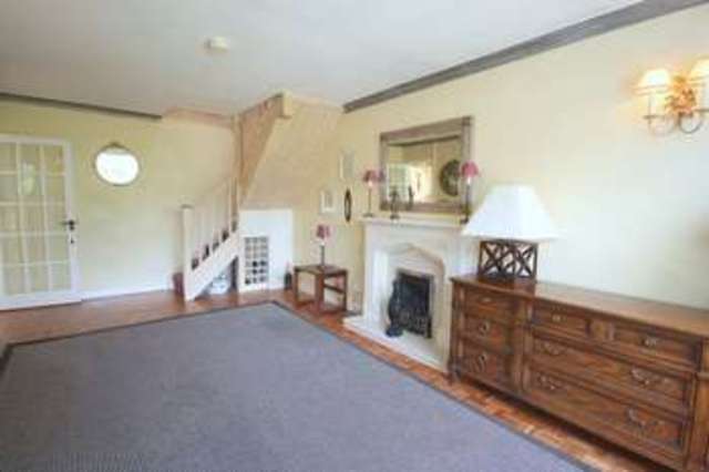  Image of 3 bedroom Bungalow for sale in Dale Avenue Stratford-upon-Avon CV37 at Dale Avenue  Warks, CV37 7EW
