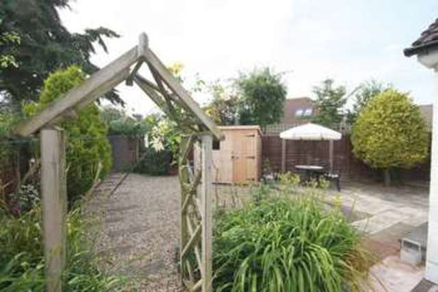  Image of 3 bedroom Bungalow for sale in Dale Avenue Stratford-upon-Avon CV37 at Dale Avenue  Warks, CV37 7EW