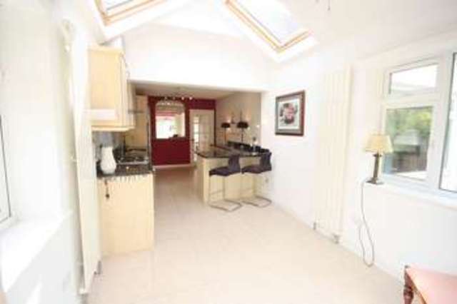  Image of 3 bedroom Bungalow for sale in Dale Avenue Stratford-upon-Avon CV37 at Dale Avenue  Warks, CV37 7EW