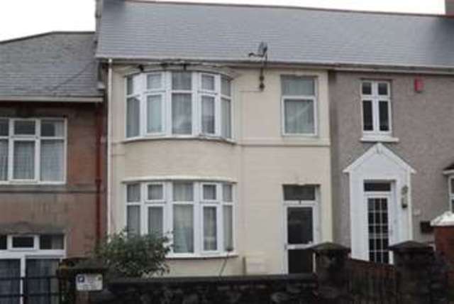  Image of 3 bedroom Detached house to rent in Dale Gardens Plymouth PL4 at Plymouth, PL4 6PY