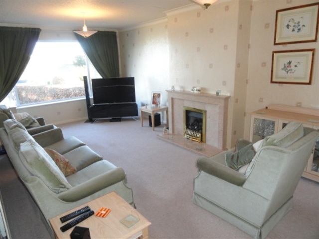  Image of 3 bedroom Semi-Detached house for sale in Dalecroft Rise Allerton Bradford BD15 at Allerton, BD15 9AT