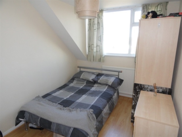  Image of 3 bedroom Semi-Detached house for sale in Dalecroft Rise Allerton Bradford BD15 at Allerton, BD15 9AT