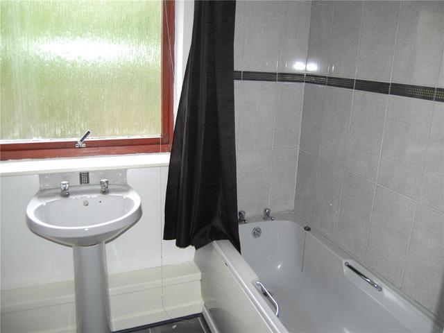  Image of 2 bedroom Flat to rent in Dalriada Crescent Motherwell ML1 at Motherwell North Lanarkshire North Lanarkshire, ML1 3XY