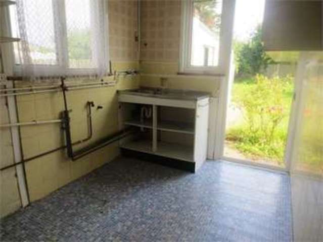  Image of 3 bedroom Semi-Detached house for sale in Danescroft Drive Leigh-on-Sea SS9 at Danescroft Drive Leigh on sea Eastwood, SS9 4NR