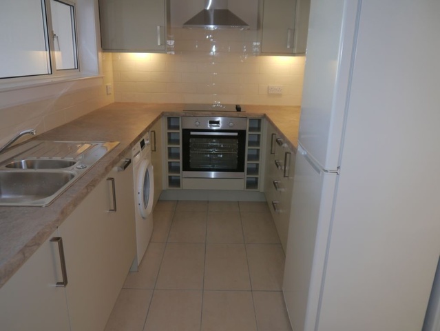  Image of 2 bedroom Terraced house to rent in Davidson Lane Carluke ML8 at Carluke South Lanarkshire South Lanarkshire, ML8 4NJ