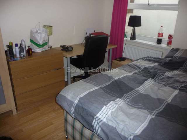  Image of 5 bedroom Detached house to rent in De Beauvoir Road Reading RG1 at De Beauvoir Road  Reading, RG1 5NS