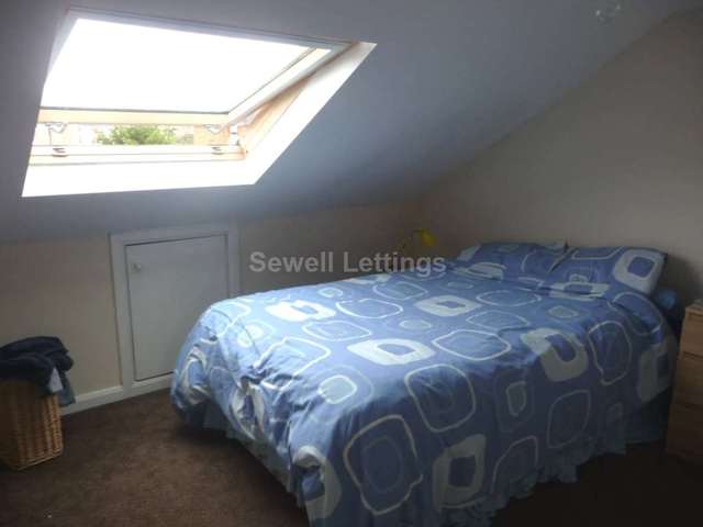  Image of 5 bedroom Detached house to rent in De Beauvoir Road Reading RG1 at De Beauvoir Road  Reading, RG1 5NS