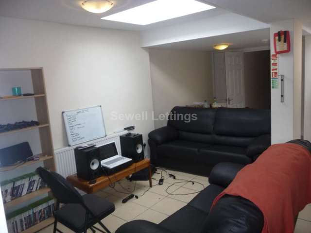  Image of 5 bedroom Detached house to rent in De Beauvoir Road Reading RG1 at De Beauvoir Road  Reading, RG1 5NS