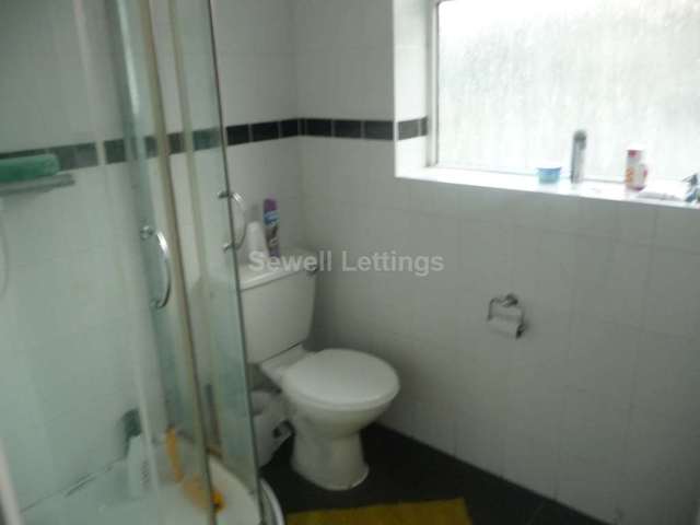  Image of 4 bedroom Detached house to rent in De Beauvoir Road Reading RG1 at De Beauvoir Road  Reading, RG1 5NS