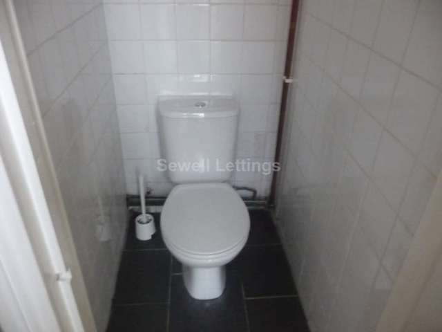  Image of 4 bedroom Detached house to rent in De Beauvoir Road Reading RG1 at De Beauvoir Road  Reading, RG1 5NS