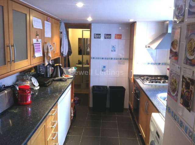  Image of 6 bedroom Detached house to rent in De Beauvoir Road Reading RG1 at De Beauvoir Road,  Reading, RG1 5NP