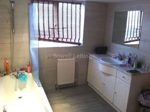  Image of 6 bedroom Detached house to rent in De Beauvoir Road Reading RG1 at De Beauvoir Road,  Reading, RG1 5NP