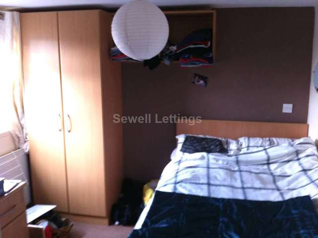  Image of 6 bedroom Detached house to rent in De Beauvoir Road Reading RG1 at De Beauvoir Road,  Reading, RG1 5NP