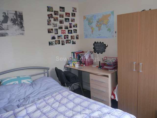  Image of 6 bedroom Detached house to rent in De Beauvoir Road Reading RG1 at De Beauvoir Road  Reading, RG1 5NP