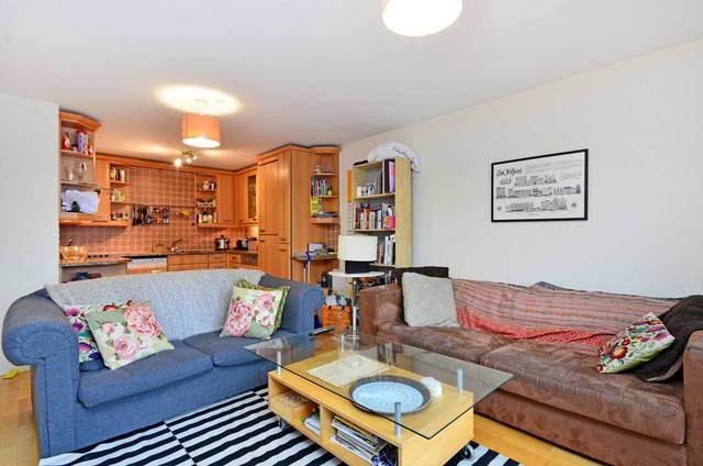  Image of 2 bedroom Flat for sale in Defoe Road London N16 at Defoe Road  Stoke Newington, N16 0EG